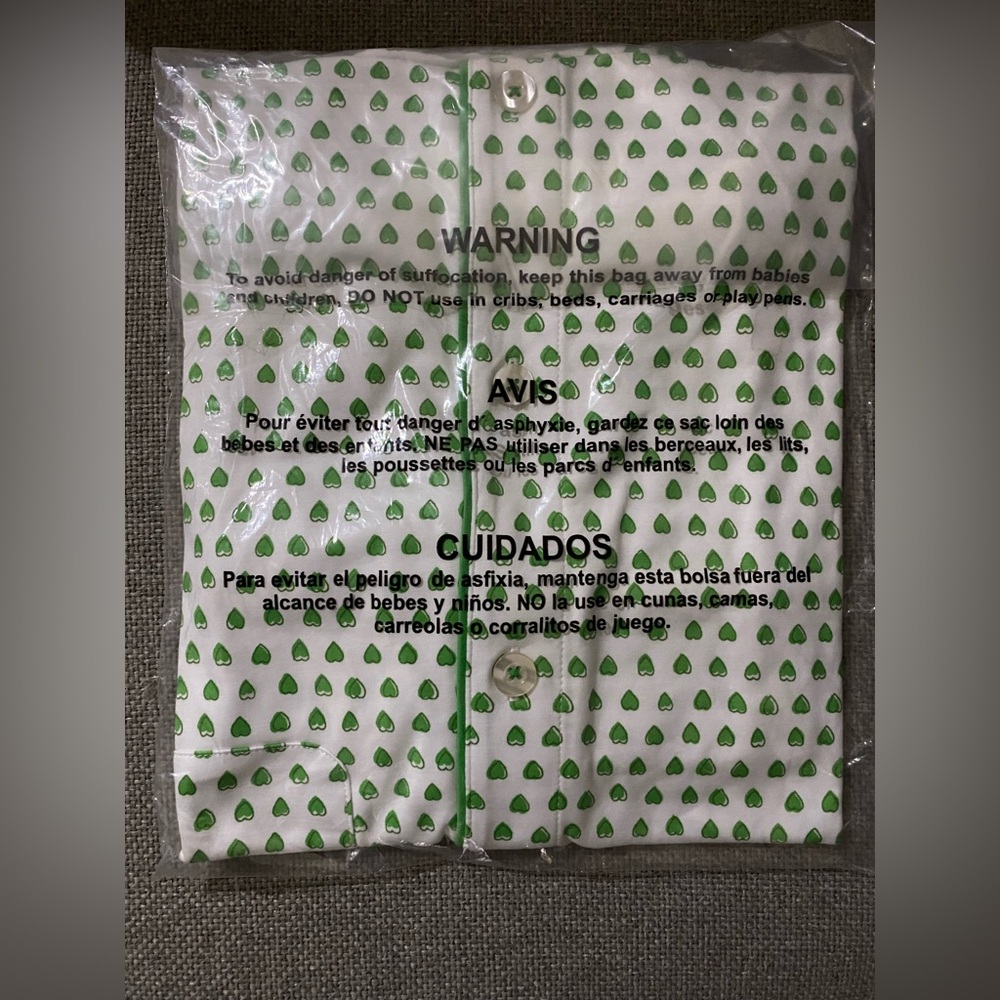 Hearts Polo Pajamas
EMERALD
Women Pajama Set - White with Green Hearts - Picture 2 of 3